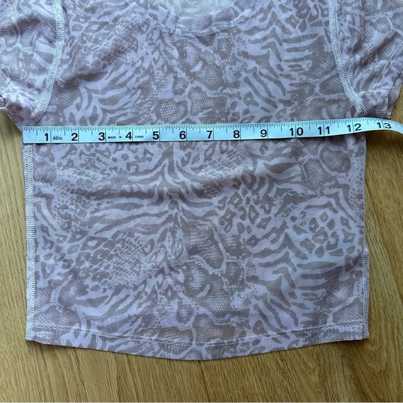 Tna Aritzia Size XS Brooklyn shirt Short Sleeve Sheer  Mesh Animal print - Picture 7 of 9
